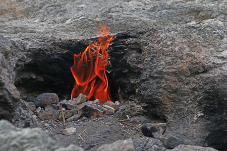 神奇的大火已经燃烧了至少2500年. 对土耳其游客有很好的照片