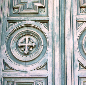 在意大利安西昂木和传统的交叉传统门
