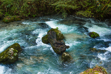 风雨如磐山河