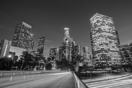 高峰期的街市洛杉矶地平线。