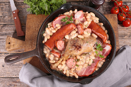 法国扁豆炖肉豆和肉