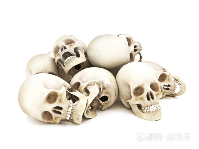 堆的孤立的白色背景上的人类头骨
