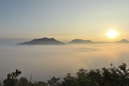 日出时分在泰国东北部的 loie 省 chaingkhan