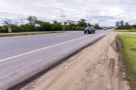 在公路超速驾驶的接机