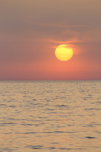 海下的夏天日落景色