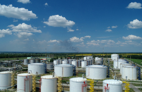 大型工业石油储罐在炼油基地