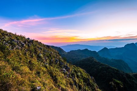 在 Doi 銮清道，高山在中国的日落景观