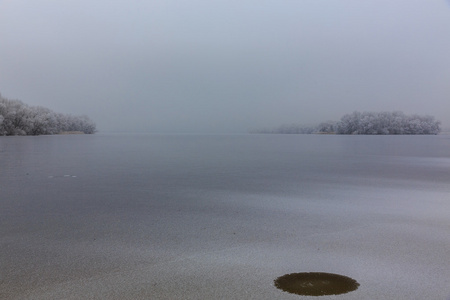 湖上的寂寞 island.ice