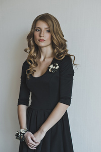 画室肖像，一个女孩在一件黑色的连衣裙 4463
