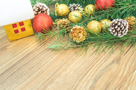 圣诞枞树上木板背景与副本空间