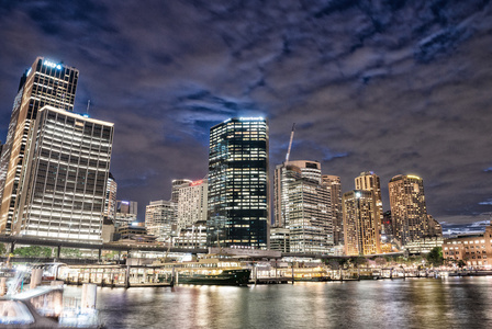 悉尼2015年11月7日 美丽夜晚的日落天际线