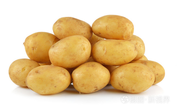 马铃薯在白色背景上孤立