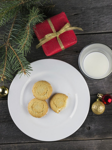 饼干和牛奶为圣诞老人