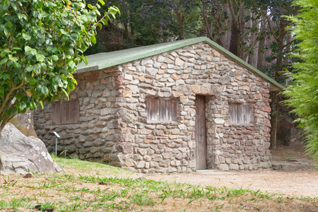 入口的石头小屋
