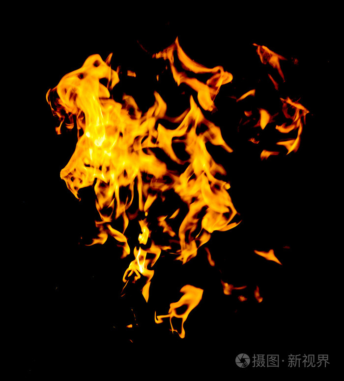 黑色背景上的火火焰