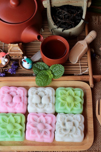 麻糬日本甜点和热茶美味