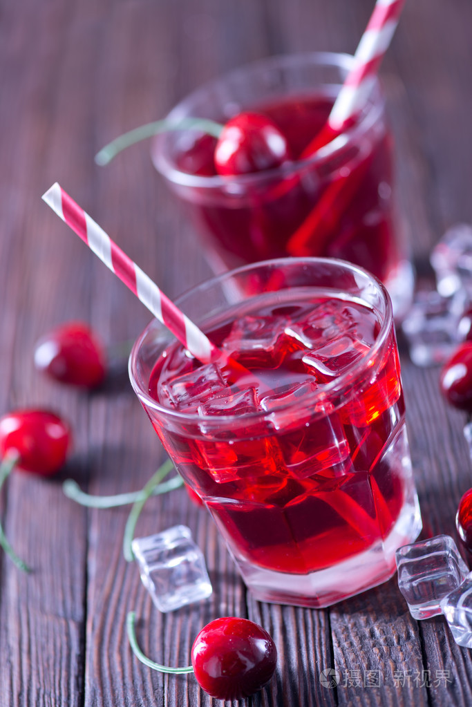 樱桃饮料和浆果