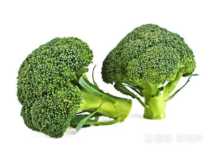 孤立在白色背景上的新鲜西兰花