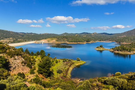 塞浦路斯，湖的山景