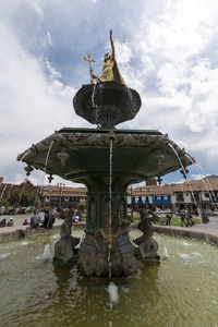 在喷泉广场，库斯科印加王帕