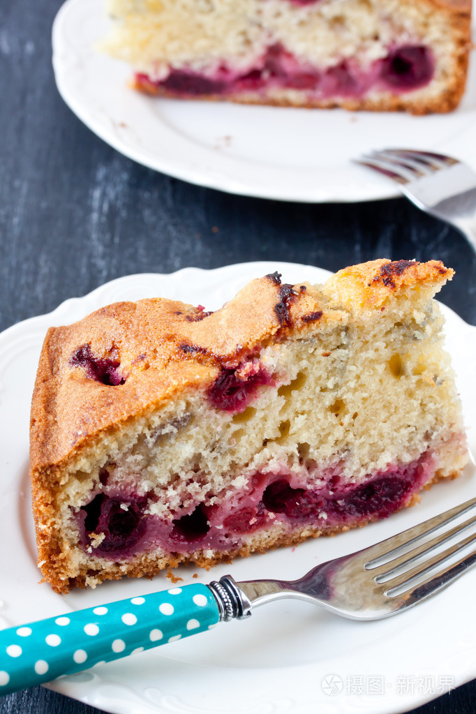 切片的樱桃蛋糕