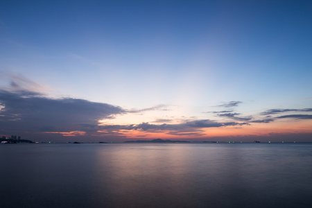 美丽的日落，从芭堤雅海滩