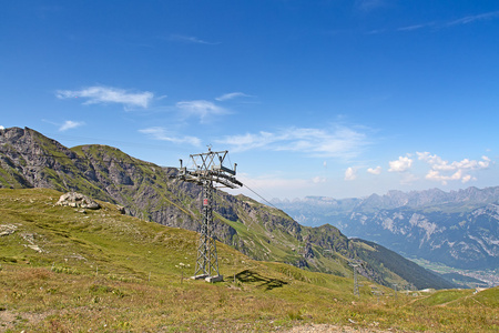 在瑞士的阿尔卑斯山徒步旅行