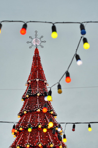 圣诞灯饰和圣诞树