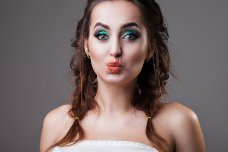 调皮的表情图片