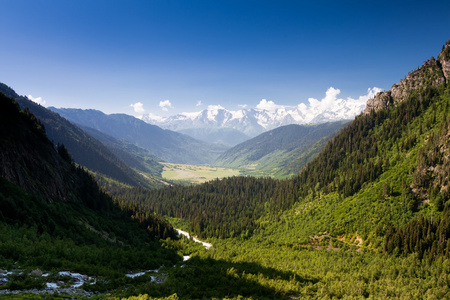 美丽的风景，与山