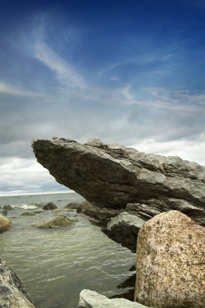 大海里的石头.夏日风景