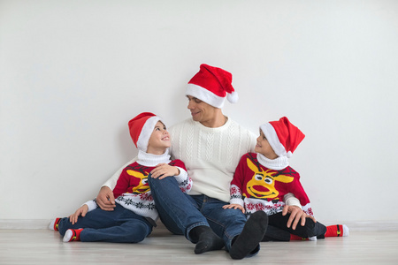 与两个儿子的爸爸照片