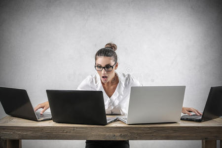 昏迷美女论坛工作太多了照片