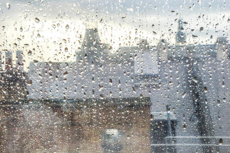 下雨没关窗户图片