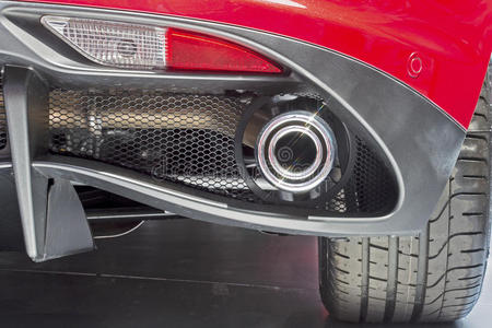 跑车排气管图片