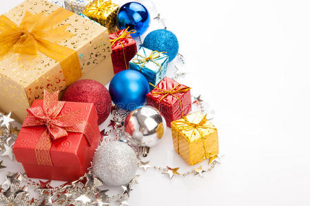 圣诞树饰品装饰品和礼品盒