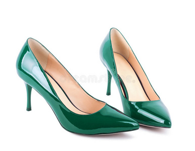 美丽的绿色经典女鞋孤立
