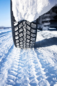 雪地上的轮胎