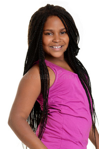 粉色上衣的黑人女孩照片