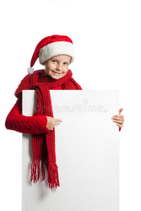 戴圣诞老人帽的女孩拿着海报