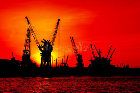 日落时的港口