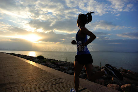 健康生活方式亚洲女子跑步