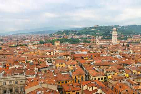 市中心的红色屋顶。维罗纳，意大利