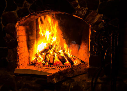 烧柴火图片
