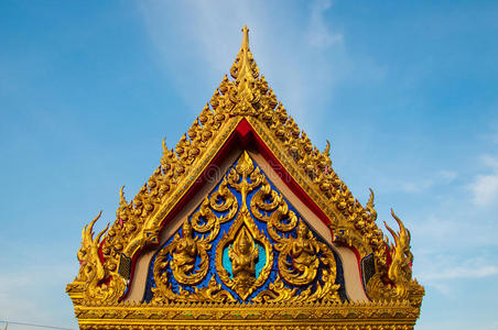 泰国蓝天上美丽的寺庙
