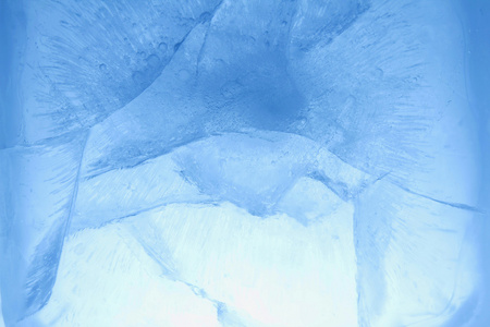 在冰中的裂缝