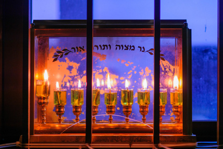 传统大烛台 光明灯 用橄榄油蜡烛