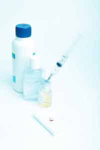注射器医疗注射和药丸套件。 塑料疫苗