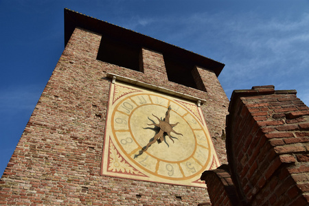 卡斯特维奇欧钟楼，维罗纳市著名地标之一