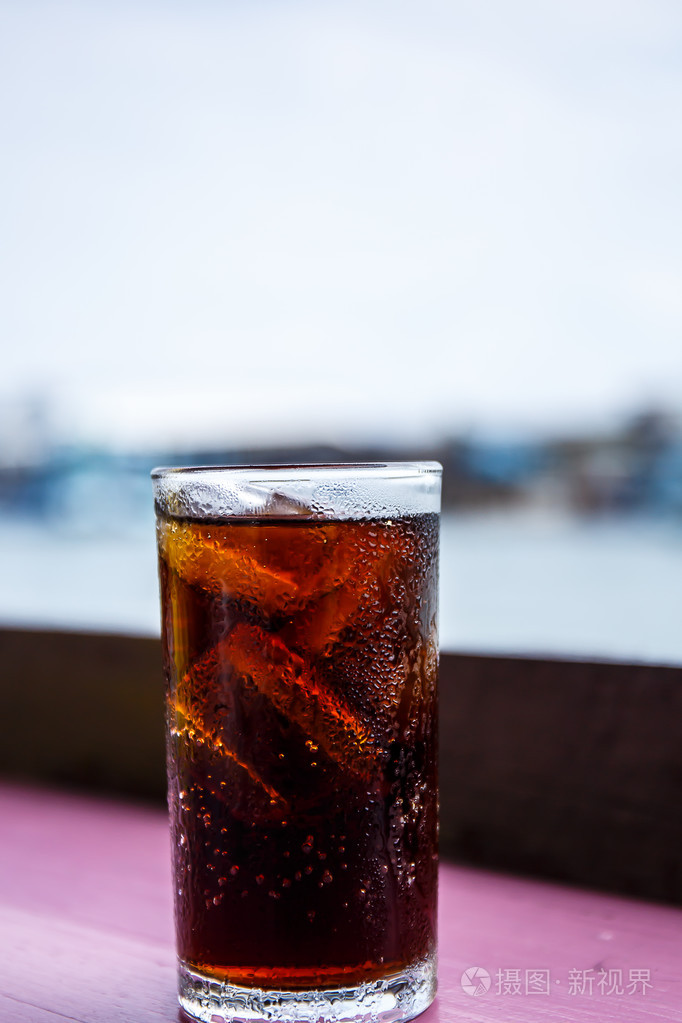 可口可乐公司在一杯水